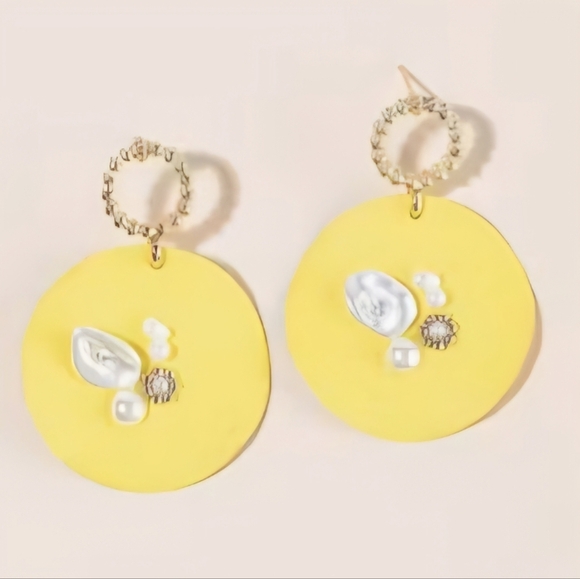 NEW Round Yellow Earrings - Picture 1 of 1